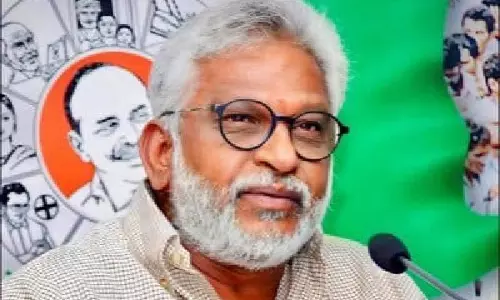 Parakamani theft case: TTD के पूर्व चेयरमैन सुब्बा रेड्डी SIT के सामने पेश हुए Parakamani theft case: TTD के पूर्व चेयरमैन सुब्बा रेड्डी SIT के सामने पेश हुए