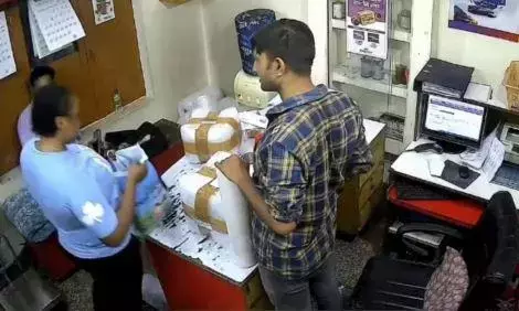 ईगल फोर्स और दिल्ली पुलिस के जॉइंट ऑपरेशन में देश भर में फैले ड्रग सिंडिकेट का पर्दाफाश 50 नाइजीरियाई पकड़े गए ईगल फोर्स और दिल्ली पुलिस के जॉइंट ऑपरेशन में देश भर में फैले ड्रग सिंडिकेट का पर्दाफाश 50 नाइजीरियाई पकड़े गए