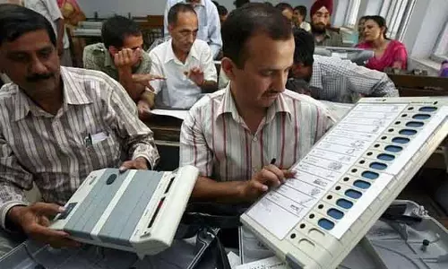 Maharashtra: 2 दिसंबर को नगर परिषद और नगर पंचायत चुनाव के लिए पेड छुट्टी घोषित Maharashtra: 2 दिसंबर को नगर परिषद और नगर पंचायत चुनाव के लिए पेड छुट्टी घोषित