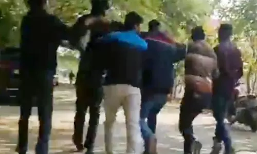 मध्य प्रदेश: RTO साठगांठ उजागर करने पर दो पत्रकारों पर हमला मध्य प्रदेश: RTO साठगांठ उजागर करने पर दो पत्रकारों पर हमला