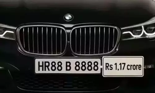 Sudhir Kumar ने HR 88B 8888 नंबर प्लेट पर 1.17 करोड़ रुपये खर्च किए, फिर भी उनके पास कोई गाड़ी नहीं Sudhir Kumar ने HR 88B 8888 नंबर प्लेट पर 1.17 करोड़ रुपये खर्च किए, फिर भी उनके पास कोई गाड़ी नहीं