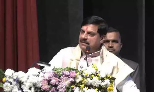 Bhopal: CM मोहन यादव ने रवींद्र भवन में विश्व रंग 2025 को हरी झंडी दिखाई Bhopal: CM मोहन यादव ने रवींद्र भवन में विश्व रंग 2025 को हरी झंडी दिखाई