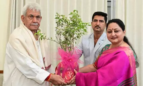 Jammu: विश्व गुरु ट्रस्ट के प्रतिनिधियों ने एलजी से मुलाकात की Jammu: विश्व गुरु ट्रस्ट के प्रतिनिधियों ने एलजी से मुलाकात की