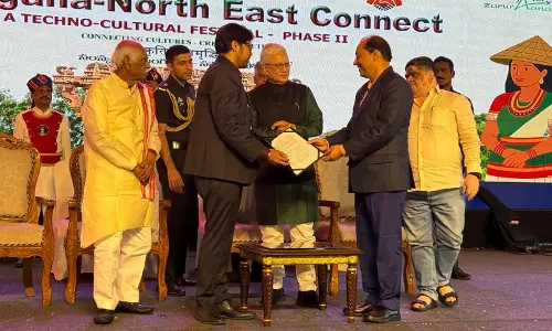तेलंगाना के राज्यपाल ने हैदराबाद में टेक्नो-कल्चरल फेस्टिवल में AGMC के डॉ. शंकर चक्रवर्ती को सम्मानित किया