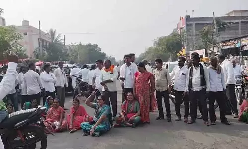 Bhalki : संदिग्ध मौत की जांच की मांग को लेकर विरोध प्रदर्शन