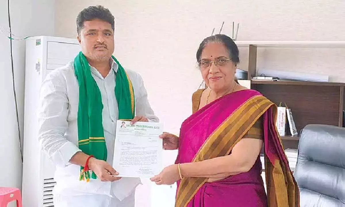 Andhra: SEC से आदिवासी गांवों में स्पेशल पंचायतों को फिर से शुरू करने का आग्रह किया गया Andhra: SEC से आदिवासी गांवों में स्पेशल पंचायतों को फिर से शुरू करने का आग्रह किया गया