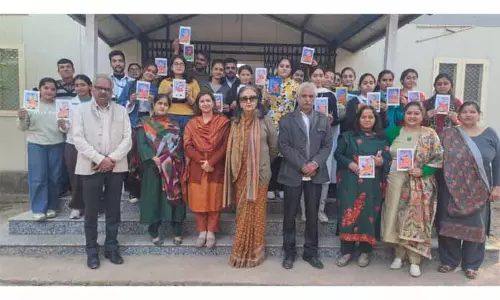 क्लस्टर यूनिवर्सिटी Jammu ने बसोहली आर्ट पर क्रिएटिव वर्कशॉप होस्ट की