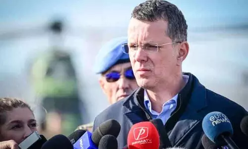 Romania के डिफेंस मिनिस्टर ने CV विवाद के बीच इस्तीफ़ा दिया