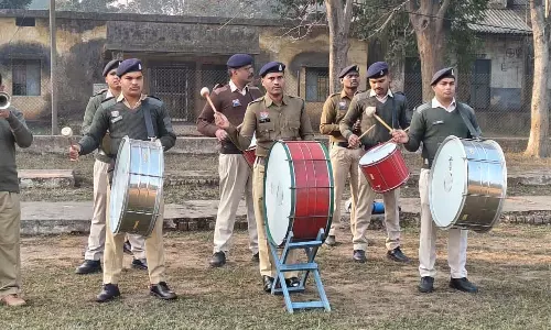 रायगढ़ पुलिस लाइन में SP ने परेड की सलामी ली रायगढ़ पुलिस लाइन में SP ने परेड की सलामी ली