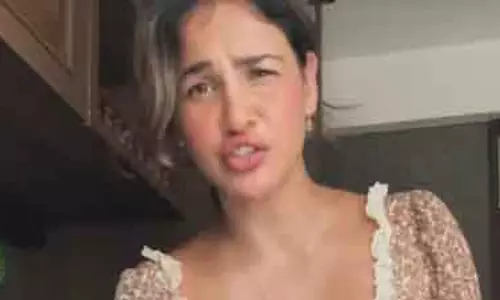 Ayesha Sharma पैपराज़ी में छाई, ब्लैक लुक में फैंस ने की तारीफ़ Ayesha Sharma पैपराज़ी में छाई, ब्लैक लुक में फैंस ने की तारीफ़
