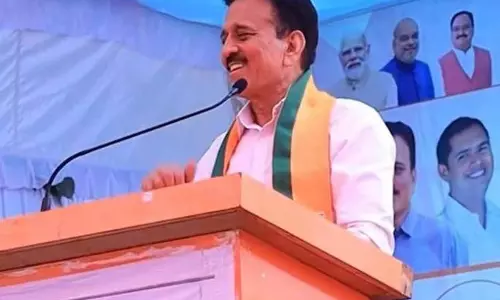 Girish Mahajan की सलाह: मच्छरदानी के नीचे सोएं