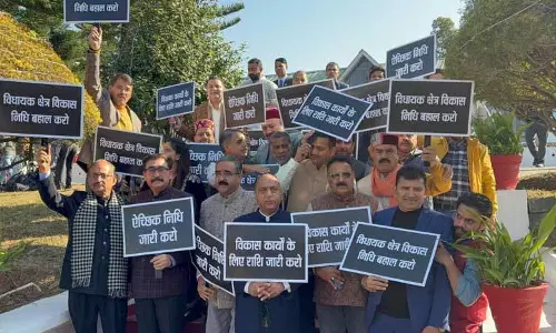 Himachal BJP ने विधायकों के विवेकाधीन अनुदान रोकने का विरोध किया Himachal BJP ने विधायकों के विवेकाधीन अनुदान रोकने का विरोध किया