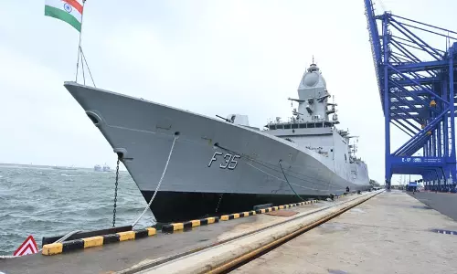 INS विक्रांत, INS उदयगिरि ने श्रीलंका नौसेना के अंतर्राष्ट्रीय फ्लीट रिव्यू 2025 में भाग लिया