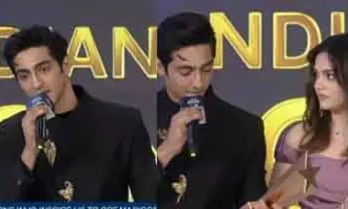 Ahaan Pandey और अनीत पड्डा ने जीता GenZ आइकॉन अवॉर्ड, पहली बड़ी जूरी-बेस्ड जीत Ahaan Pandey और अनीत पड्डा ने जीता GenZ आइकॉन अवॉर्ड, पहली बड़ी जूरी-बेस्ड जीत