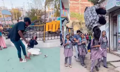 लड़कियों को डराने वाले स्ट्रीट स्टंट पर पुलिस ने कार्रवाई की लड़कियों को डराने वाले स्ट्रीट स्टंट पर पुलिस ने कार्रवाई की