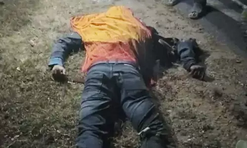 CG: ट्रक की बाइक को टक्कर, युवक की मौत, दूसरा गंभीर घायल CG: ट्रक की बाइक को टक्कर, युवक की मौत, दूसरा गंभीर घायल