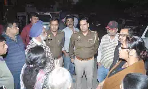 Ghaziabad: एक व्यक्ति ने घर में बुजुर्ग दंपति पर चाकू से हमला किया