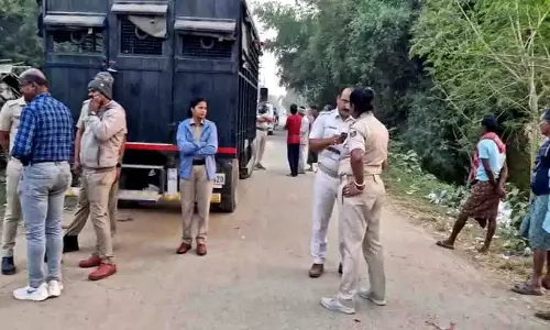 Odisha के बालासोर में रेत माफिया ने ग्रामीणों को घायल कर दिया Odisha के बालासोर में रेत माफिया ने ग्रामीणों को घायल कर दिया