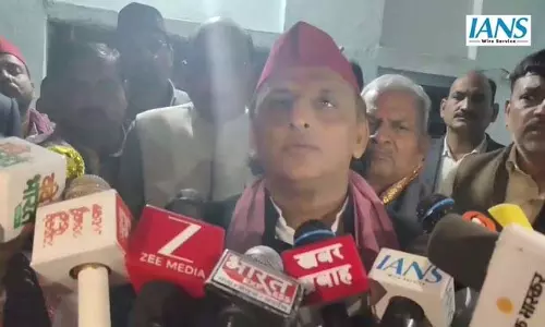 फतेहपुर में एसआईआर सुपरवाइज़र की शादी से पहले आत्महत्या, SP प्रमुख अखिलेश यादव का आरोप फतेहपुर में एसआईआर सुपरवाइज़र की शादी से पहले आत्महत्या, SP प्रमुख अखिलेश यादव का आरोप