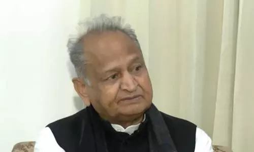 एसआईआर प्रक्रिया पर गहलोत का हमला, कहा- देश में हाहाकार, लोग दबाव में कर रहे आत्महत्या