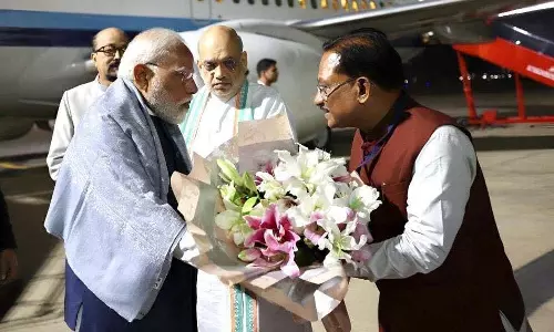 रायपुर में PM मोदी का मुख्यमंत्री विष्णुदेव साय ने किया भव्य स्वागत