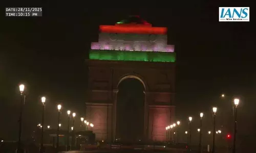 दिल्ली में सुबह का मौसम: इंडिया गेट और राष्ट्रपति भवन के आसपास हल्की कोहरे की चादर दिल्ली में सुबह का मौसम: इंडिया गेट और राष्ट्रपति भवन के आसपास हल्की कोहरे की चादर