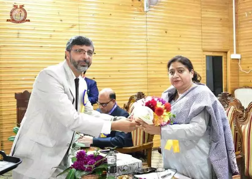 KU team ने भारत के संविधान का पहला Kashmiri अनुवाद पूरा किया KU team ने भारत के संविधान का पहला Kashmiri अनुवाद पूरा किया