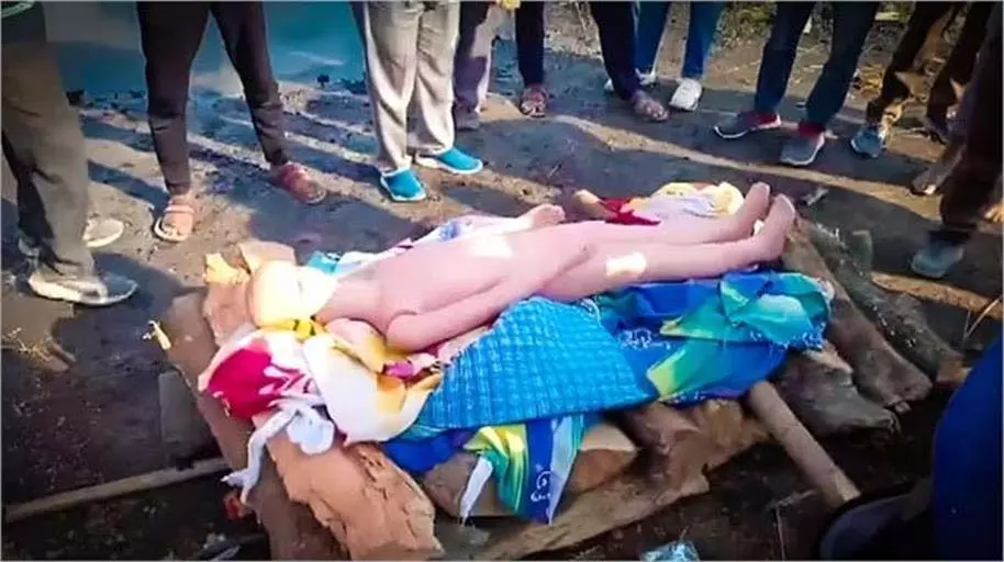 Up News: ब्रजघाट में चौंकाने वाली घटना, 50 लाख रुपये के बीमा फ्रॉड की साजिश का पर्दाफाश Up News: ब्रजघाट में चौंकाने वाली घटना, 50 लाख रुपये के बीमा फ्रॉड की साजिश का पर्दाफाश