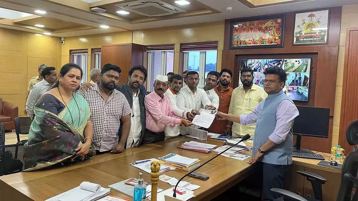 Pune : स्पोर्ट्स डिपार्टमेंट में करप्शन के खिलाफ PMC ऑफिस के बाहर विरोध प्रदर्शन Pune : स्पोर्ट्स डिपार्टमेंट में करप्शन के खिलाफ PMC ऑफिस के बाहर विरोध प्रदर्शन