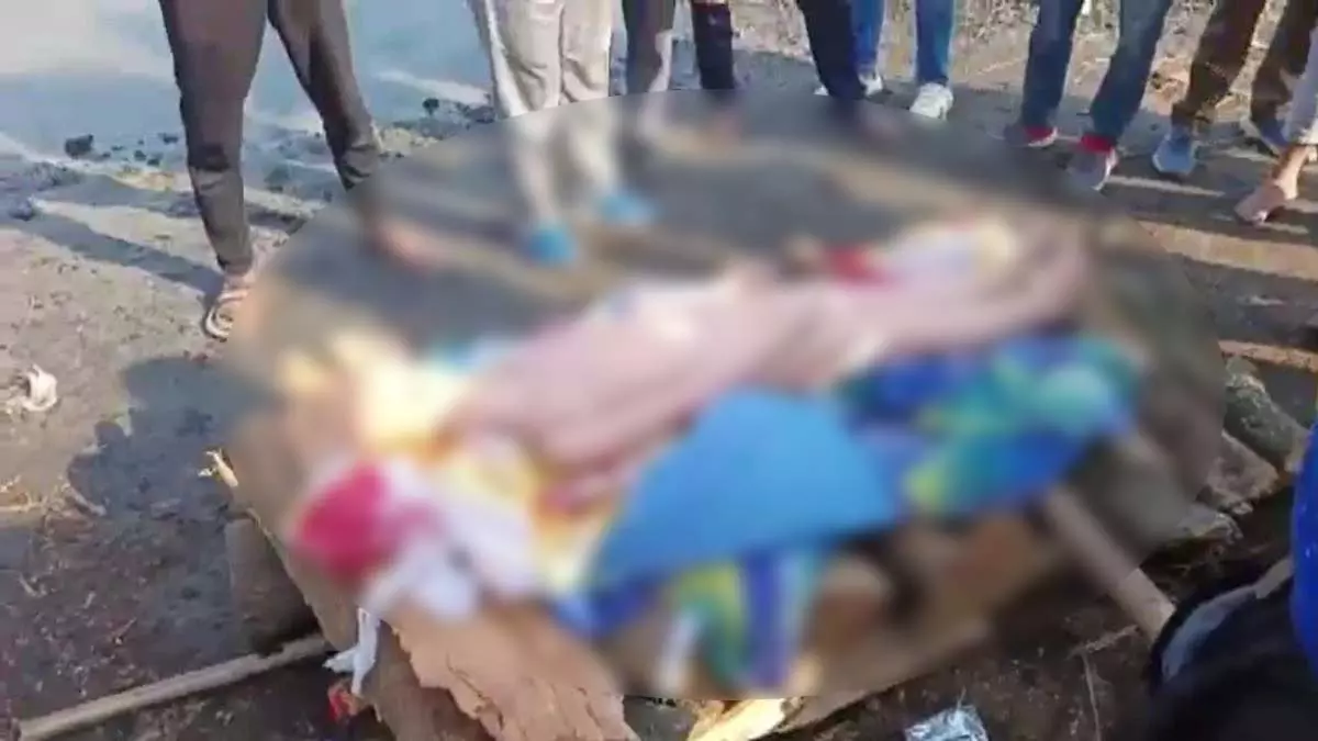 शव की जगह प्लास्टिक के पुतले का अंतिम संस्कार करने की कोशिश, कारनामा सुनकर हिल जाएगा दिमाग शव की जगह प्लास्टिक के पुतले का अंतिम संस्कार करने की कोशिश, कारनामा सुनकर हिल जाएगा दिमाग