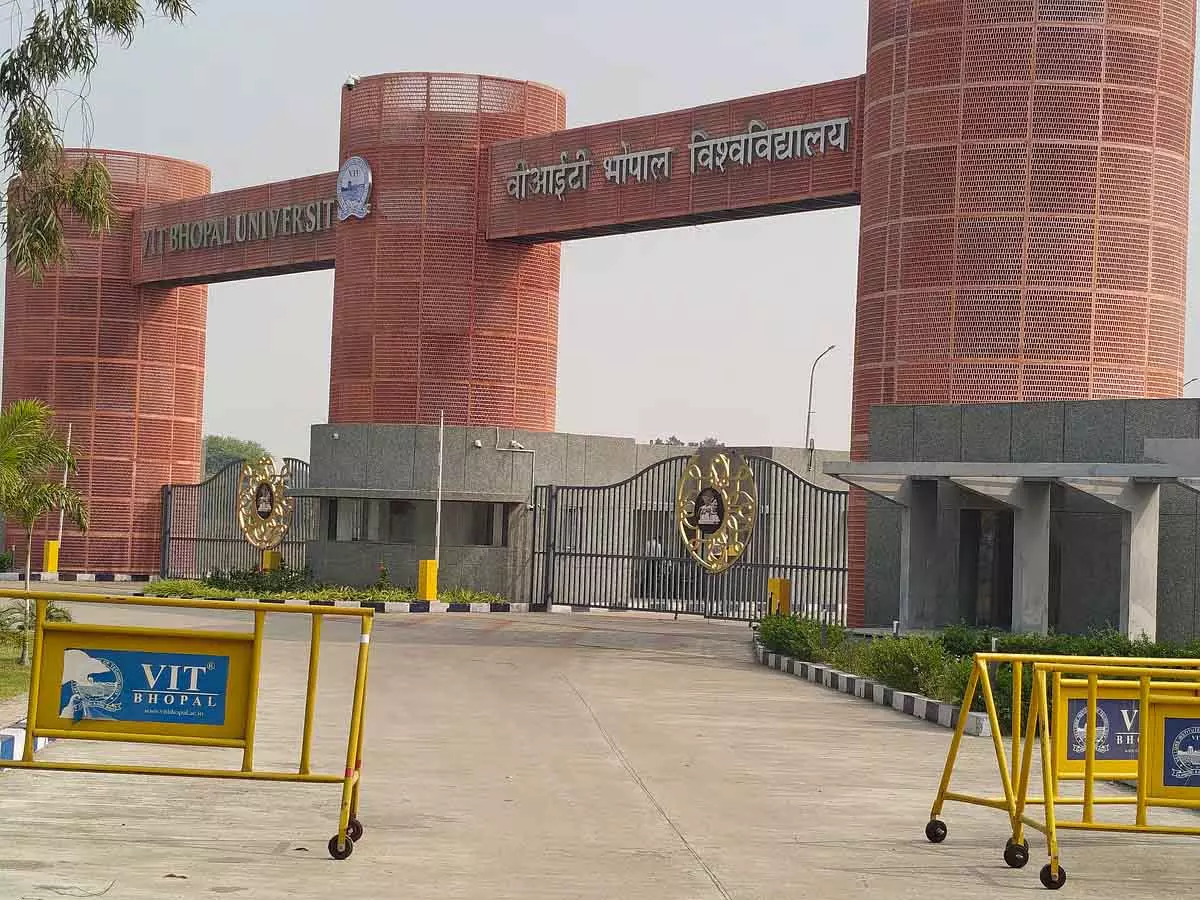 Bhopal : शहर के कॉलेजों और यूनिवर्सिटी में खराब खाने और गंदे पानी की शिकायतें आम हैं Bhopal : शहर के कॉलेजों और यूनिवर्सिटी में खराब खाने और गंदे पानी की शिकायतें आम हैं