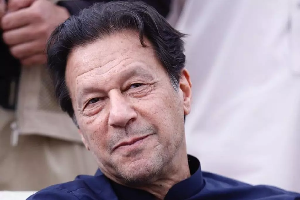 Imran Khan के बेटे ने पूर्व PM की मौत की अफवाहों के बीच उनके जीवन का सबूत मांगा Imran Khan के बेटे ने पूर्व PM की मौत की अफवाहों के बीच उनके जीवन का सबूत मांगा