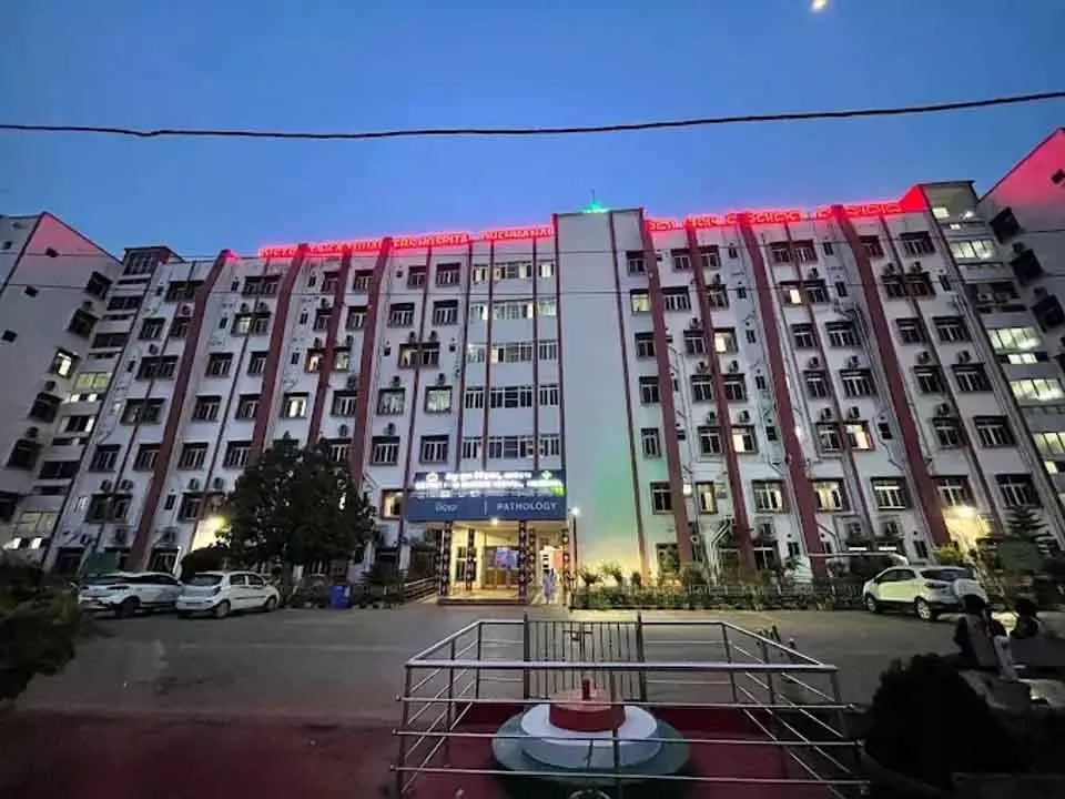 Odisha : ढेंकनाल में एक अज्ञात वाहन ने स्कूटी को टक्कर मार दी, जिससे तीन की मौत Odisha : ढेंकनाल में एक अज्ञात वाहन ने स्कूटी को टक्कर मार दी, जिससे तीन की मौत