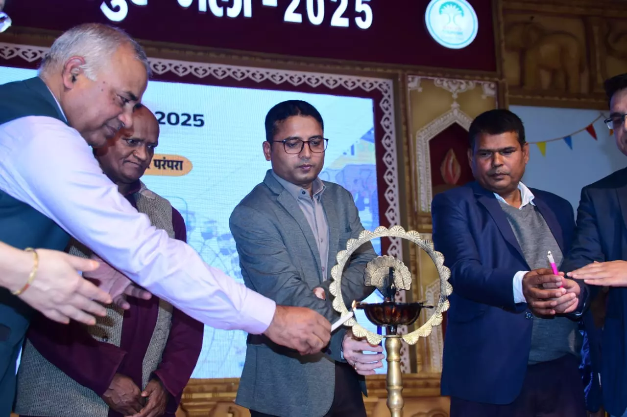 Patna: साहित्य और सृजनधर्मिता का भव्य आयोजन सोनपुर मेला में Patna: साहित्य और सृजनधर्मिता का भव्य आयोजन सोनपुर मेला में