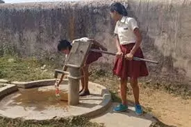 Morena: करोड़ों खर्च के बावजूद शिवलालपुरा स्कूल में पानी की कमी Morena: करोड़ों खर्च के बावजूद शिवलालपुरा स्कूल में पानी की कमी