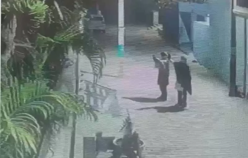 AAP नेता दलजीत राजू के फगवाड़ा घर पर गोलीबारी, रंगदारी मांगने का शक AAP नेता दलजीत राजू के फगवाड़ा घर पर गोलीबारी, रंगदारी मांगने का शक