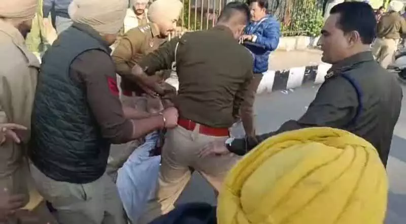 पंजाब रोडवेज और PRTC के कॉन्ट्रैक्ट कर्मचारी हड़ताल पर, बस सेवाएं प्रभावित पंजाब रोडवेज और PRTC के कॉन्ट्रैक्ट कर्मचारी हड़ताल पर, बस सेवाएं प्रभावित