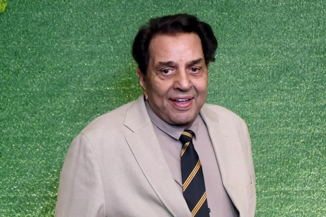 Dharmendra ने अपनी आखिरी कविता में अपने पिंड की चाहत ज़ाहिर की Dharmendra ने अपनी आखिरी कविता में अपने पिंड की चाहत ज़ाहिर की