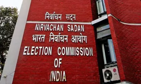पश्चिम बंगाल में एसआईआर पर घमासान, टीएमसी सांसदों का प्रतिनिधिमंडल पहुंचा चुनाव आयोग पश्चिम बंगाल में एसआईआर पर घमासान, टीएमसी सांसदों का प्रतिनिधिमंडल पहुंचा चुनाव आयोग