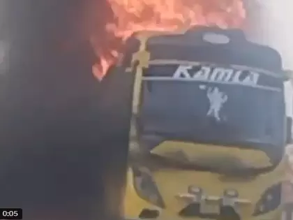 Kanpur: चलती स्लीपर बस में सामान में आग लगने के बाद यात्रियों को बचाया गया Kanpur: चलती स्लीपर बस में सामान में आग लगने के बाद यात्रियों को बचाया गया