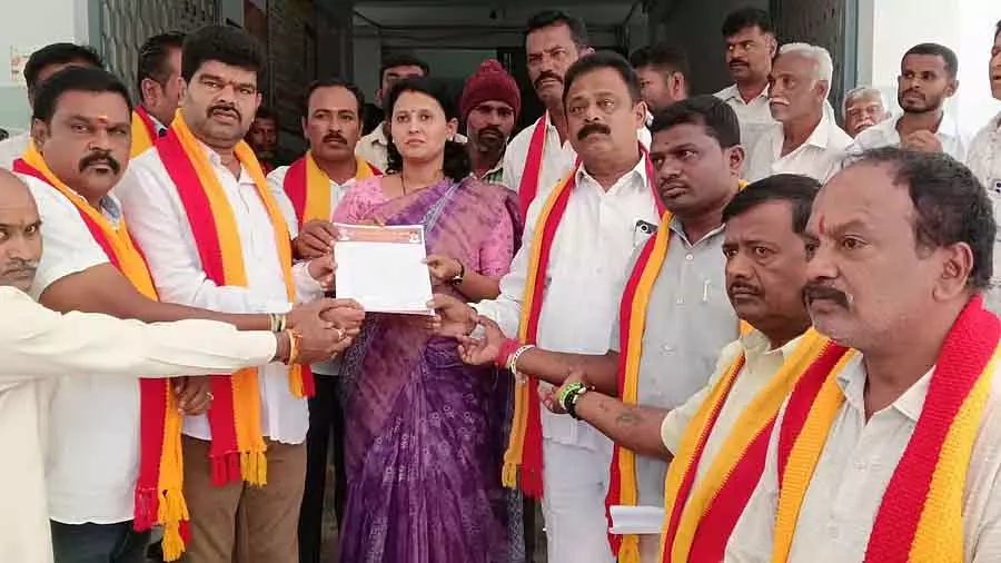 Malur : नकली पत्रकारों के खतरे को रोकने की अपील Malur : नकली पत्रकारों के खतरे को रोकने की अपील
