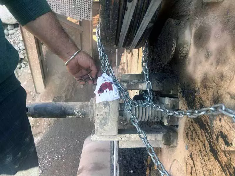 Himachal: पर्यावरण नियमों का उल्लंघन करने पर स्टोन क्रशर यूनिट सील Himachal: पर्यावरण नियमों का उल्लंघन करने पर स्टोन क्रशर यूनिट सील