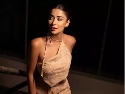 एलीगेंट बेज आउटफिट में Nyra M Banerjee, सेल्फ-ग्रोथ पर बोलीं दिल से एलीगेंट बेज आउटफिट में Nyra M Banerjee, सेल्फ-ग्रोथ पर बोलीं दिल से