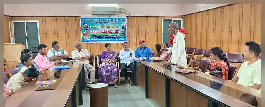 Haveri : कन्नड़ स्कूल को बचाने के लिए लड़ाई, कन्वेंशन Haveri : कन्नड़ स्कूल को बचाने के लिए लड़ाई, कन्वेंशन