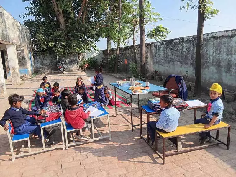 Shahkot के 2 स्कूल असुरक्षित घोषित, छात्रों को खुले में बैठाया गया Shahkot के 2 स्कूल असुरक्षित घोषित, छात्रों को खुले में बैठाया गया