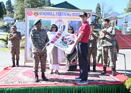 Nagaland में उत्साहपूर्ण पल—ज़खामा से हॉर्नबिल रैली को सेना की हरी झंडी Nagaland में उत्साहपूर्ण पल—ज़खामा से हॉर्नबिल रैली को सेना की हरी झंडी