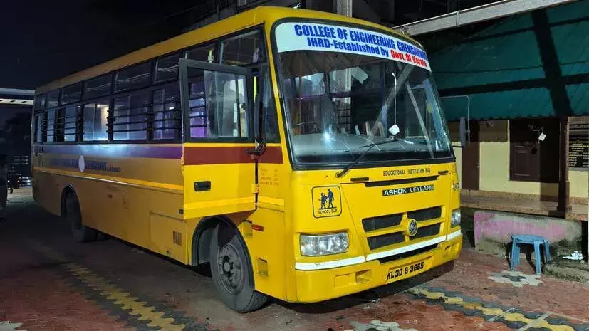 Kerala: चेंगन्नूर में कॉलेज बस का गियरबॉक्स फटने से मैकेनिक की मौत Kerala: चेंगन्नूर में कॉलेज बस का गियरबॉक्स फटने से मैकेनिक की मौत