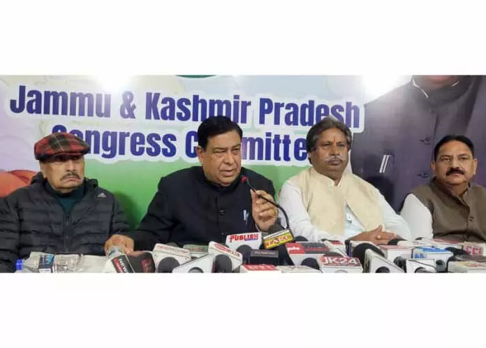 कांग्रेस ने BJP पर अपनी नाकामियों को छिपाने के लिए धार्मिक भावनाएं भड़काने का आरोप लगाया कांग्रेस ने BJP पर अपनी नाकामियों को छिपाने के लिए धार्मिक भावनाएं भड़काने का आरोप लगाया