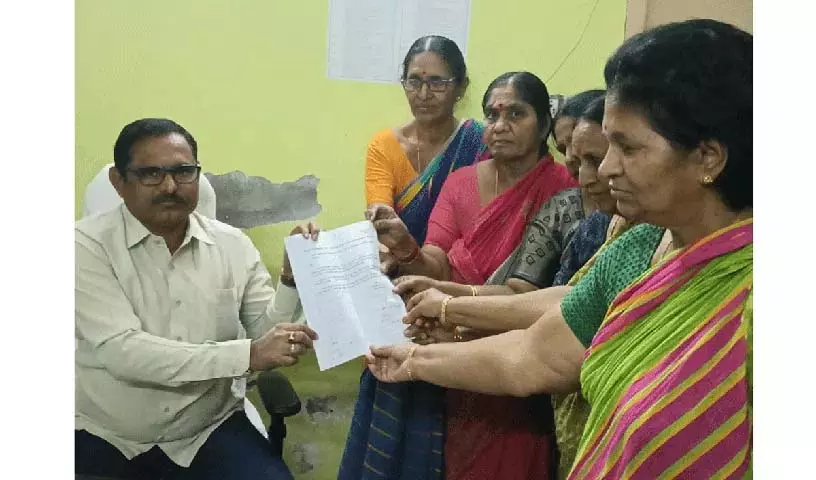 रिहायशी इलाकों में wine shops बंद करने की मांग रिहायशी इलाकों में wine shops बंद करने की मांग