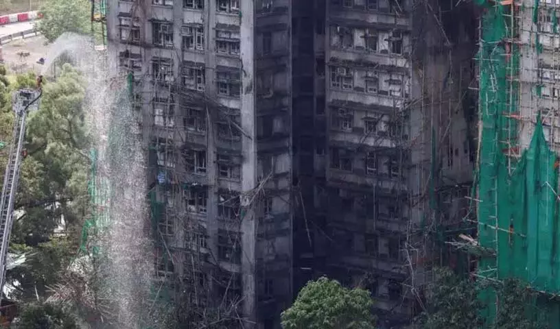 Hong Kong में आग लगने से मरने वालों की संख्या बढ़कर 128 हुई Hong Kong में आग लगने से मरने वालों की संख्या बढ़कर 128 हुई